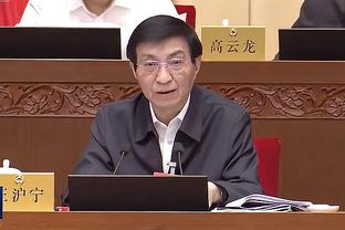 在伯纳乌破门，17岁恩德里克赛后与女友甜蜜拥抱亲吻庆祝？