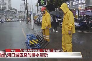 状态上佳？！浓眉赛前秀转身后隔人背扣 之后双脚跳兴奋庆祝！